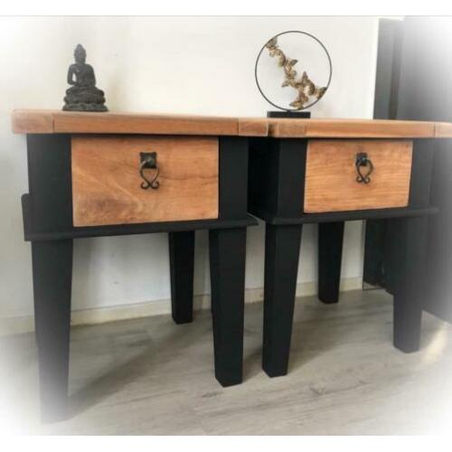 Hardhouten nachtkastjes/bijzettafels, teak.