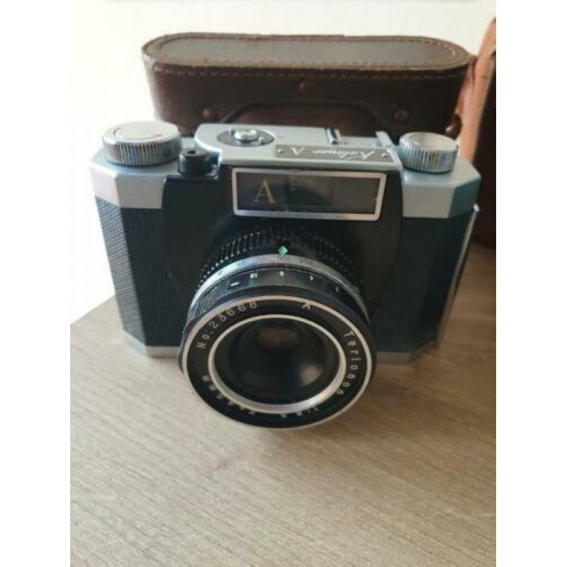 3 VINTAGE camera's