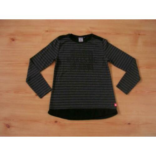 Zwart-grijs gestreepte longsleeve maat 134-140 van Retour.