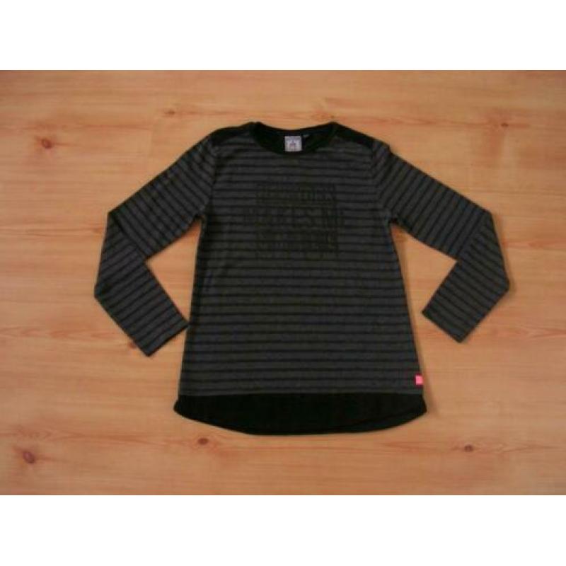 Zwart-grijs gestreepte longsleeve maat 134-140 van Retour.