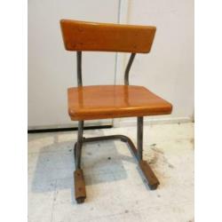 Vintage oude houten schoolstoel in zeer goede staat voor €20