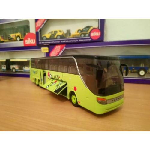 Siku 3729 Setra Reisebus Grün, met sportopdruk