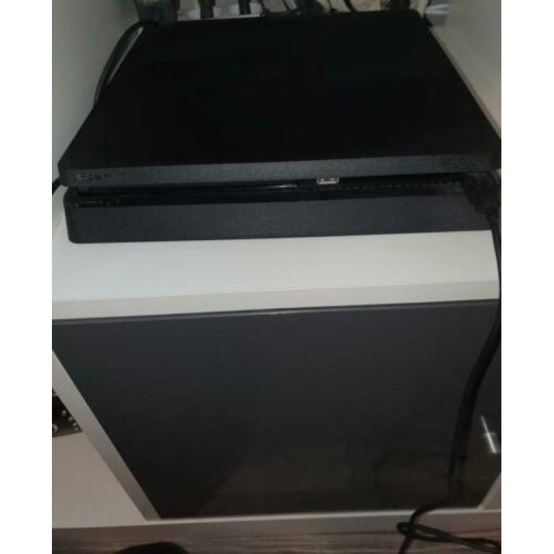 Playstation 4 + 3 controllers + 7 games