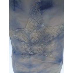 mooi blauw wit blousje met pailletten maat M