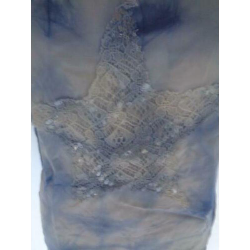 mooi blauw wit blousje met pailletten maat M