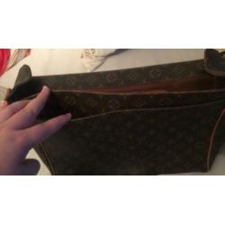 LV laptoptas of gewone schoudertas