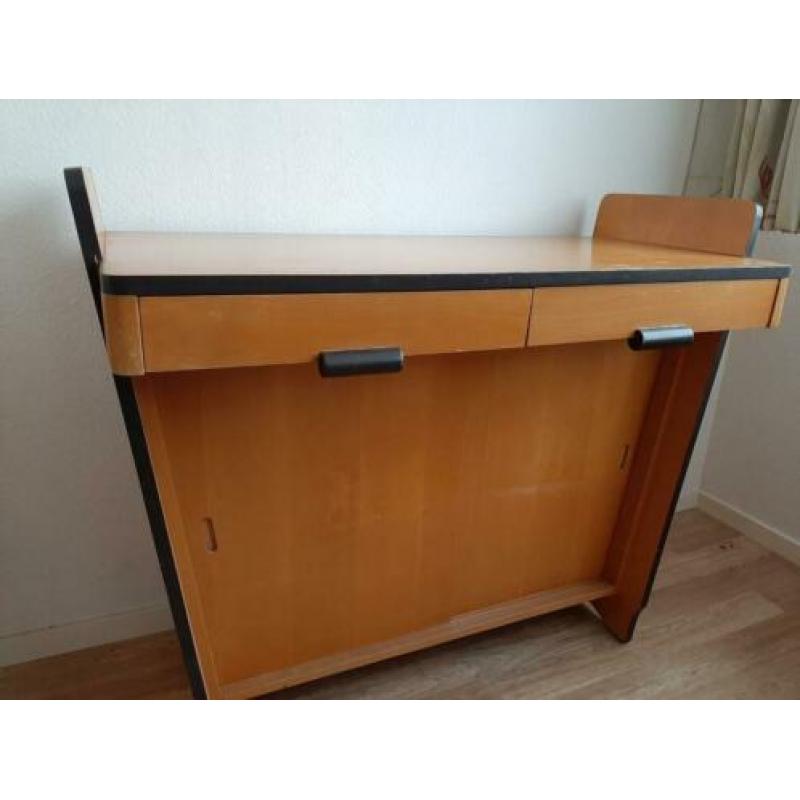 Retro commode