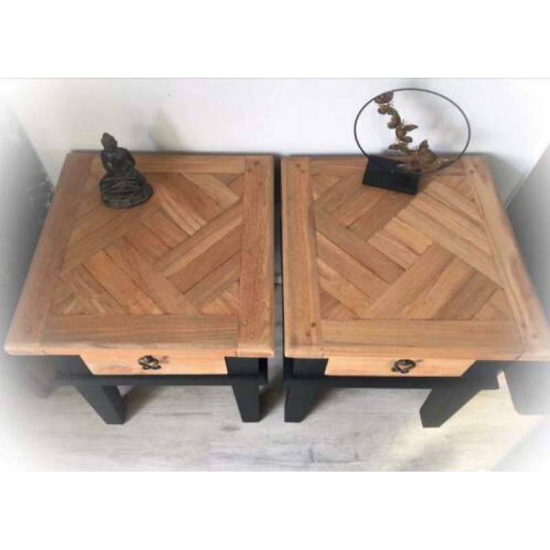 Hardhouten nachtkastjes/bijzettafels, teak.