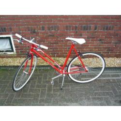 aangeboden nieuw sportfiets dames rood en wit €150,-
