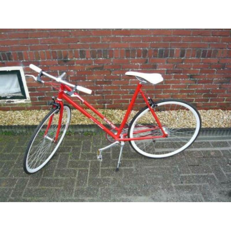 aangeboden nieuw sportfiets dames rood en wit €150,-