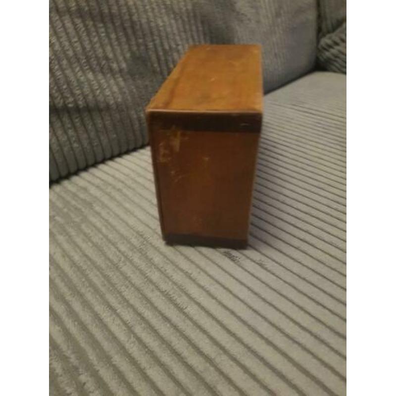 Antieke houten kistje schooltas 19e eeuws houtsnijwerk pauw