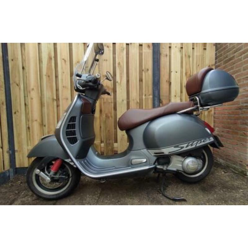 Vespa 300GTS overcompleet