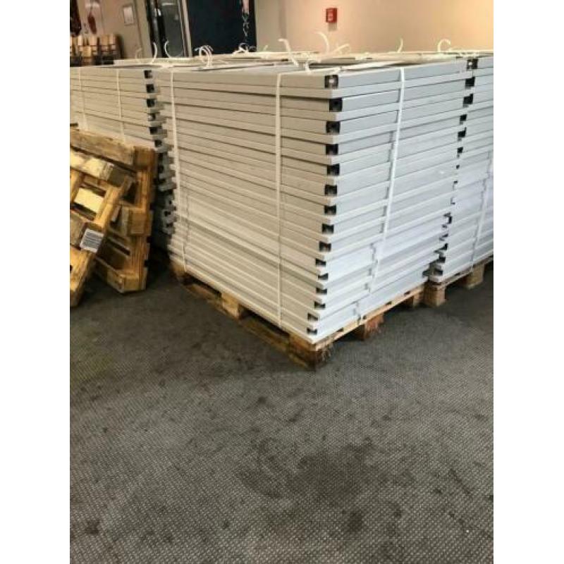 Grote partij stapelstoelen kantinestoel stapelstoel hout
