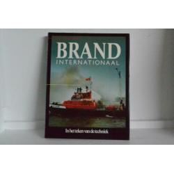 5 Boeken in 1 serie "Brand Internationaal" compleet