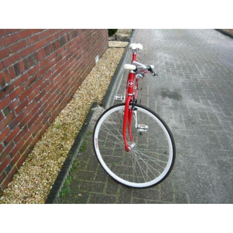 aangeboden nieuw sportfiets dames rood en wit €150,-