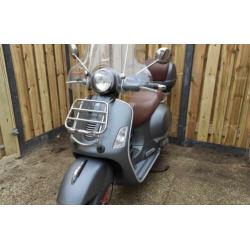 Vespa 300GTS overcompleet