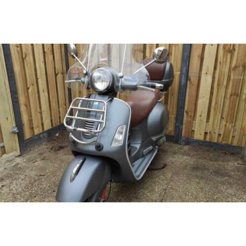 Vespa 300GTS overcompleet