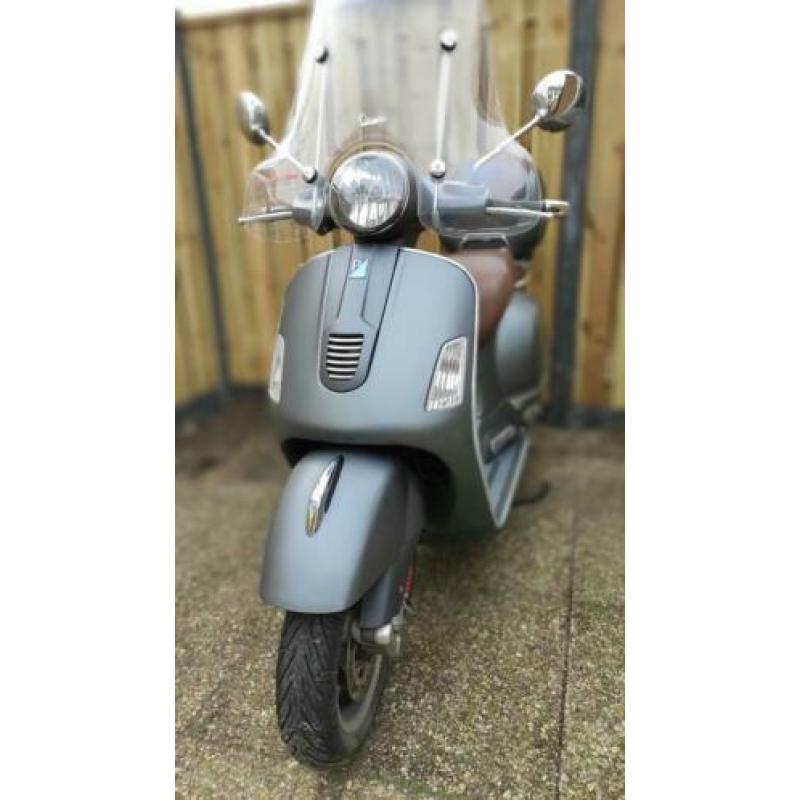 Vespa 300GTS overcompleet