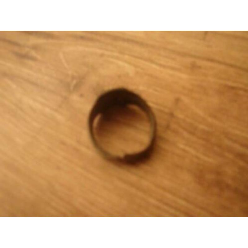 bodemvondsten brons ring bewerkt datum 1906
