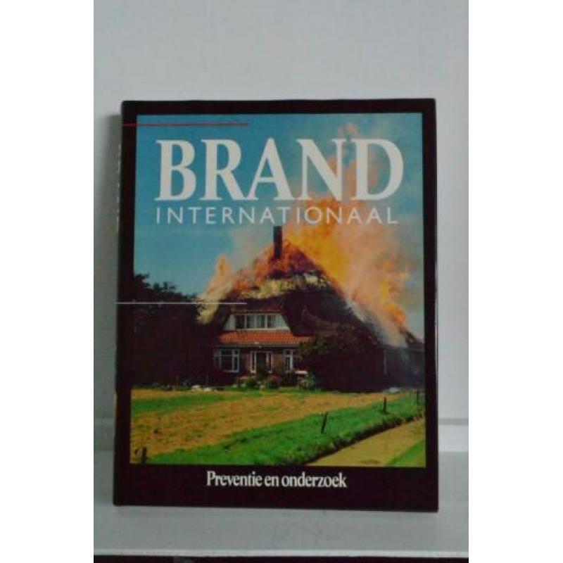 5 Boeken in 1 serie "Brand Internationaal" compleet