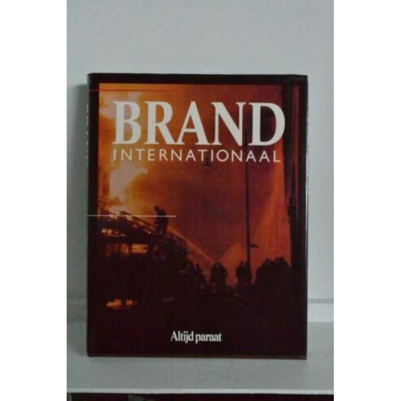 5 Boeken in 1 serie "Brand Internationaal" compleet