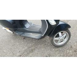 Te koop vespa t 2zonder kenteken hij rijdt perfect