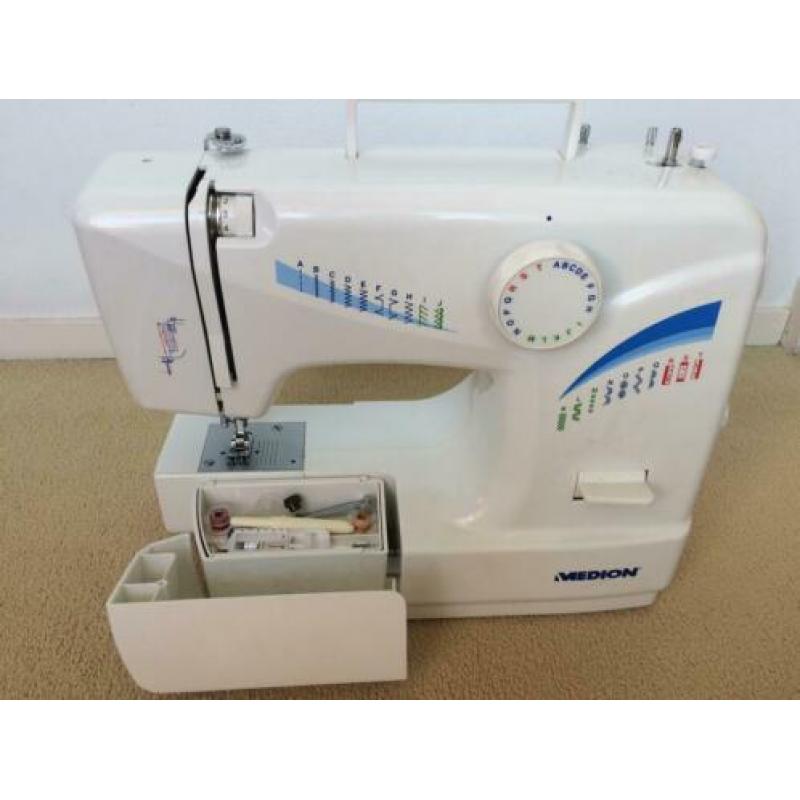 Vrije arm naaimachine merk Medion