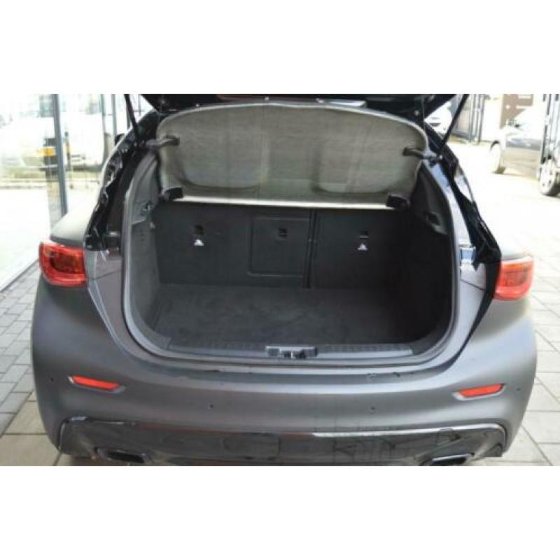 Infiniti Q30 1.6t Premium AntiChic Edition / NAVIGATIE / CRU