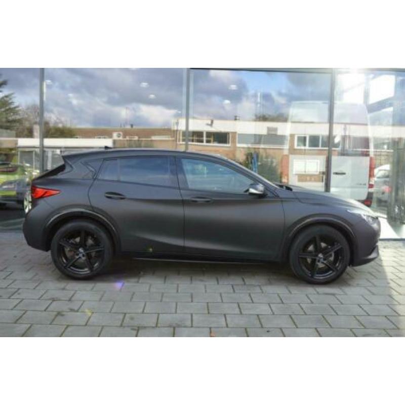 Infiniti Q30 1.6t Premium AntiChic Edition / NAVIGATIE / CRU