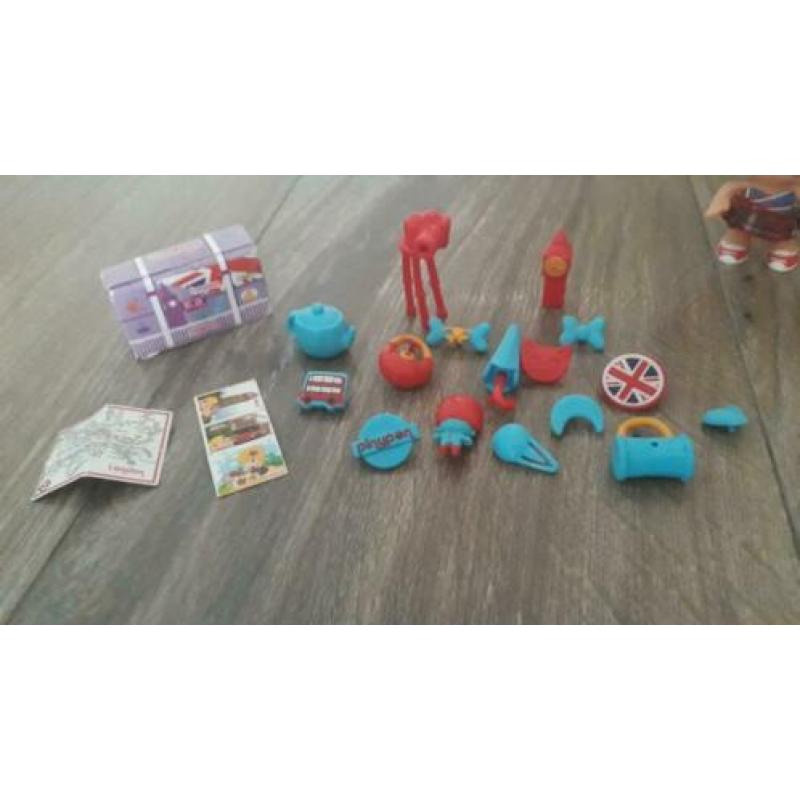 2 Pinypon poppetjes met accessoires (Engeland)