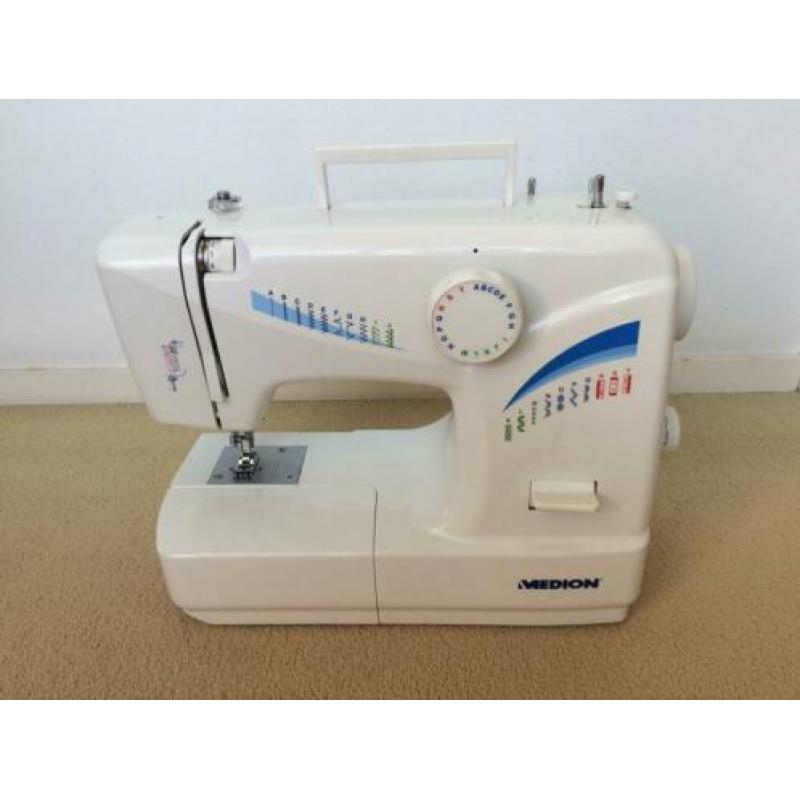 Vrije arm naaimachine merk Medion