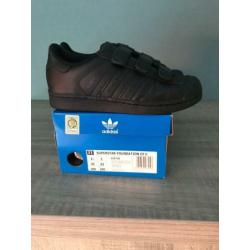 Adidas gympen maat 33 zwart zgan