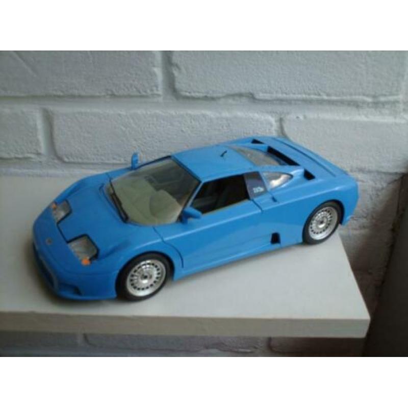Bugatti EB110 schaal 1:18