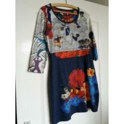 Desigual jurk circ du soleil maat xl valt als 42