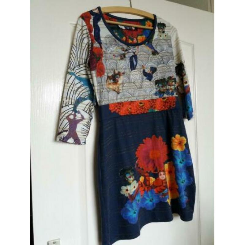 Desigual jurk circ du soleil maat xl valt als 42