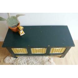 Grote houten vintage kist. Groen met gouden schat/dekenkist