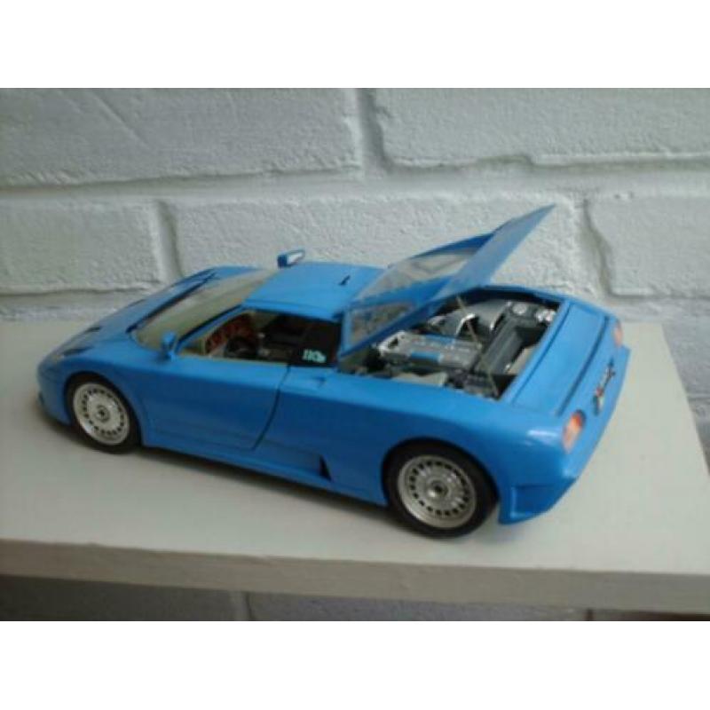 Bugatti EB110 schaal 1:18