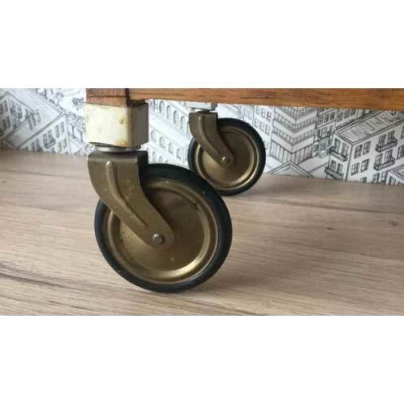 Vintage tafeltje met wielen, bijzettafel, side tabel