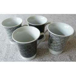 Grijze kopjes (4) met oor ø 7,5 cm en 9 cm hoog