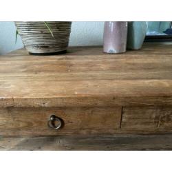 Oude teak salon tafel.