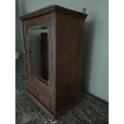 Oude vintage houten spiegelkast