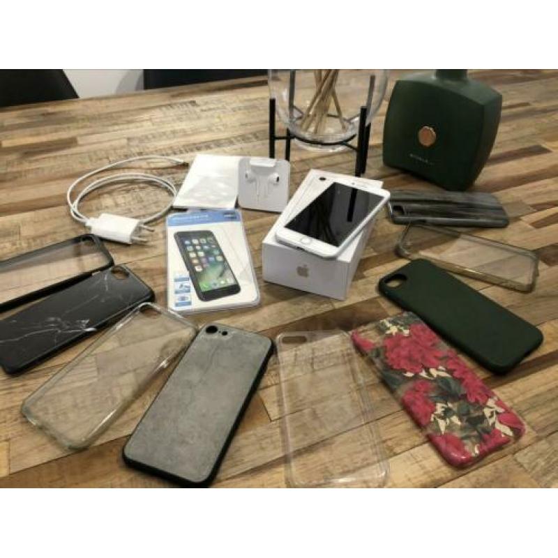 iPhone 8 Wit + Doos + New Screenprotector + Hoesjes!!