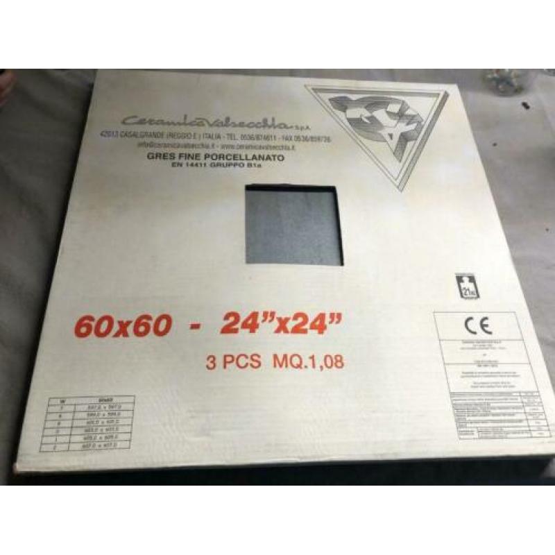 Badkamertegels grijs 60x60 43m2
