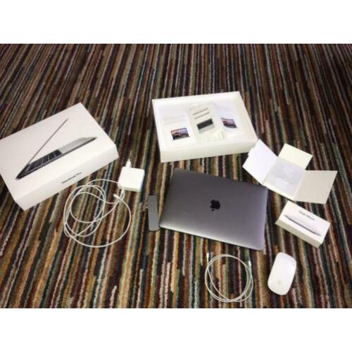 Macbook Pro 13 inch Touch Bar + accessoires