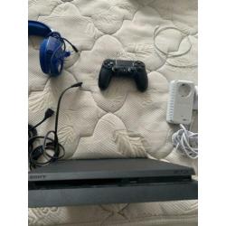 Ps4 Slim 500gb + Delevo 500mbps internet versterker!