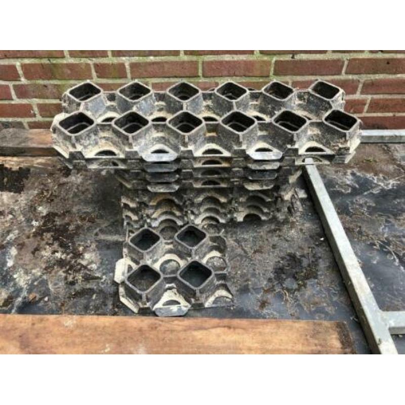 Grindplaten, 40x60 cm, 44 stuks gratis af te halen