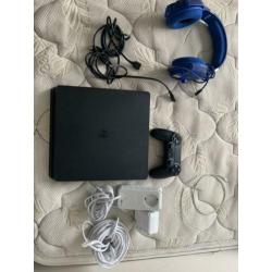 Ps4 Slim 500gb + Delevo 500mbps internet versterker!