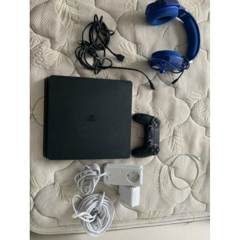 Ps4 Slim 500gb + Delevo 500mbps internet versterker!