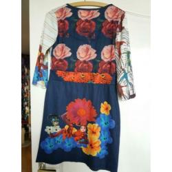 Desigual jurk circ du soleil maat xl valt als 42