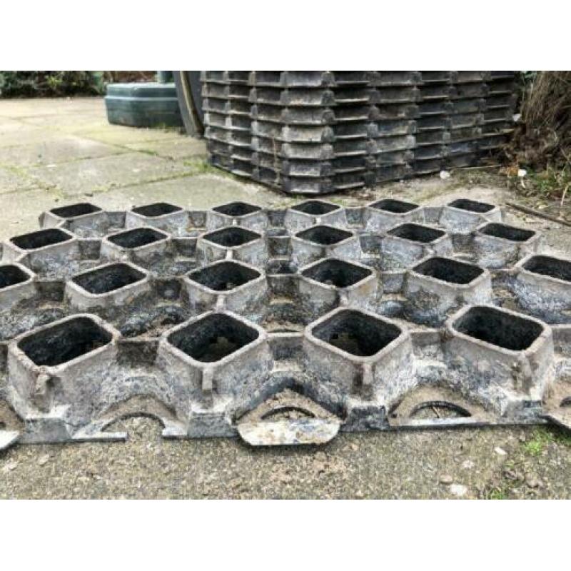 Grindplaten, 40x60 cm, 44 stuks gratis af te halen